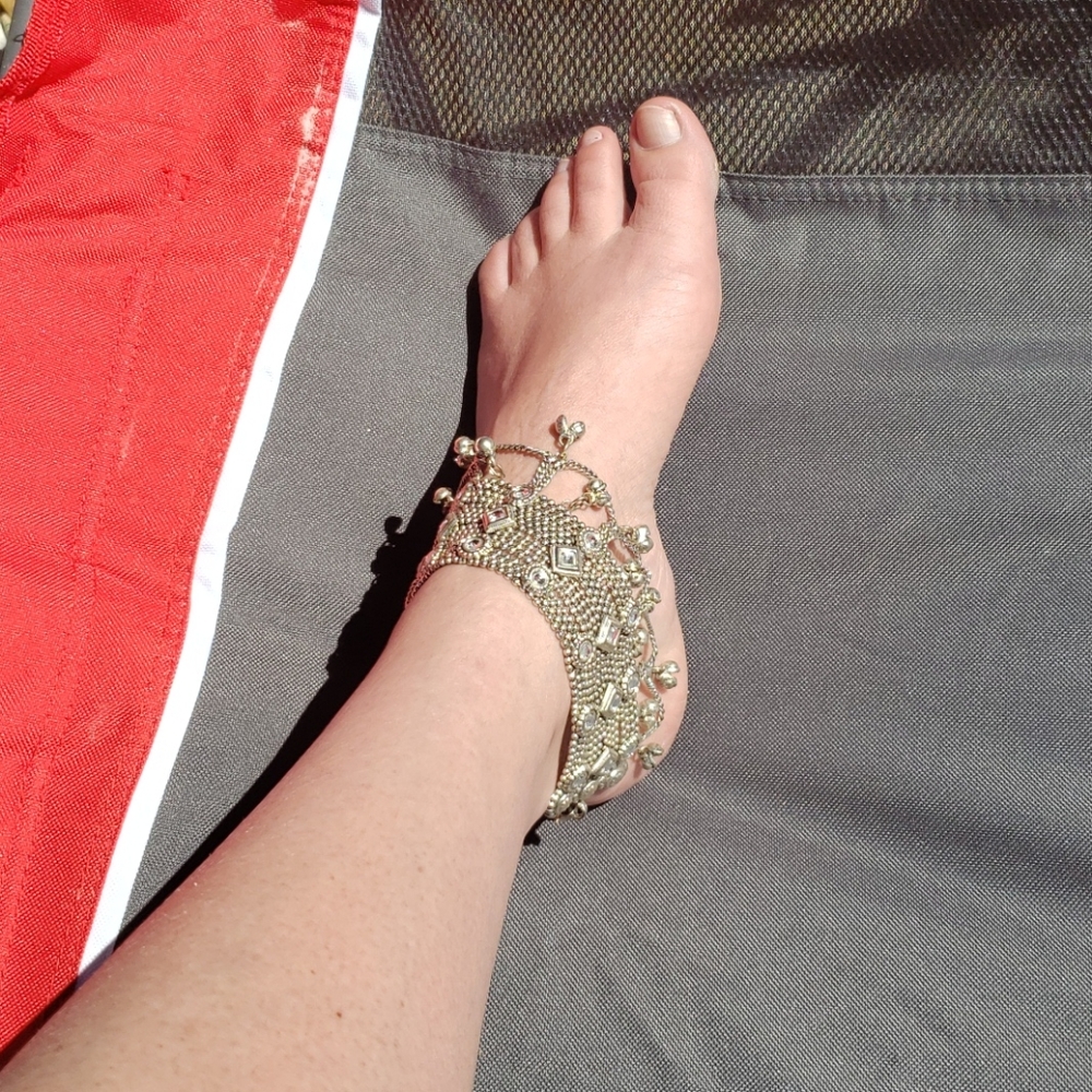 A beautiful anklebracle.  Silver - Picture 2 of 4